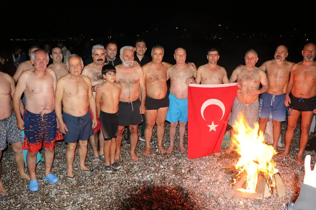 Antalya’da 2026 Yılını Denizde Karşıladılar 7